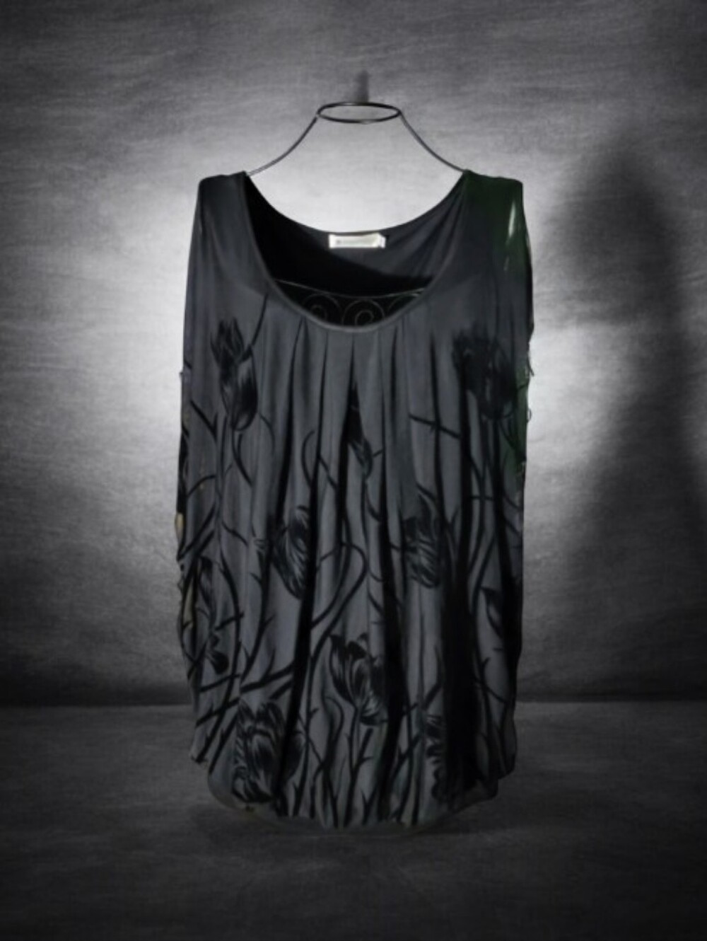 Black Floral Sheer Overlay Women's Top Size 2x - Picture 3 of 4